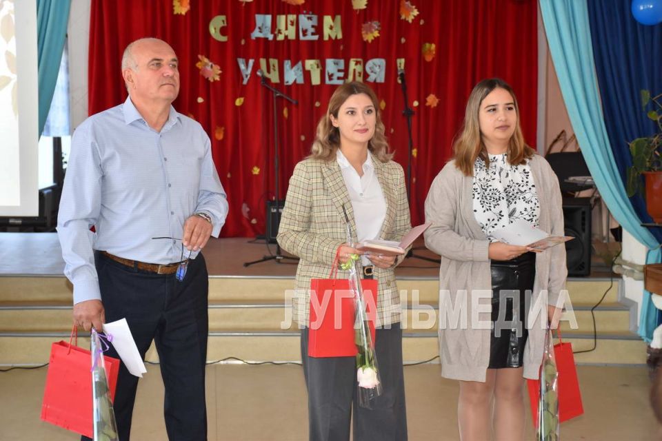 Своих любимых наставников и педагогов праздничным концертом поздравили школьники Кировской многопрофильной гимназии Своих любимых наставников и педагогов праздничным концертом поздравили школьники Кировской многопрофильной гимназии