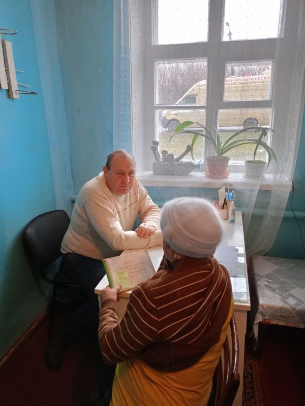 Сотрудники Государственного бюджетного учреждения здравоохранения «Кировская центральная городская многопрофильная больница» Луганской Народной Республики продолжают работу по оказанию медицинской помощи жителям отдаленных и... Сотрудники Государственного бюджетного учреждения здравоохранения «Кировская центральная городская многопрофильная больница» Луганской Народной Республики продолжают работу по оказанию медицинской помощи жителям отдаленных и...