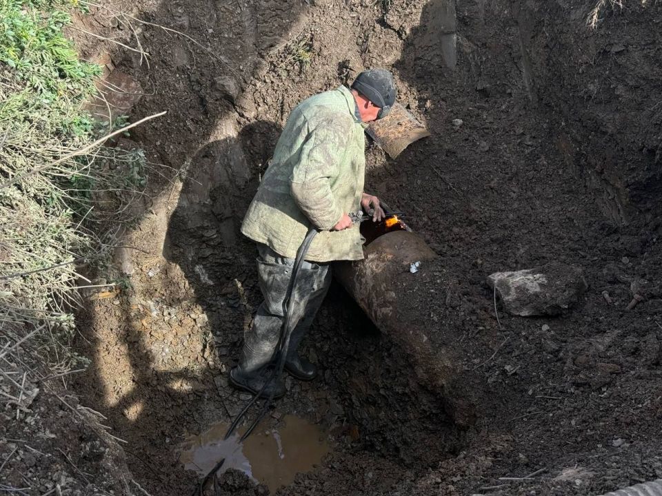 В Свердловском округе отремонтировали водовод, питающий 3 поселка В Свердловском округе отремонтировали водовод, питающий 3 поселка