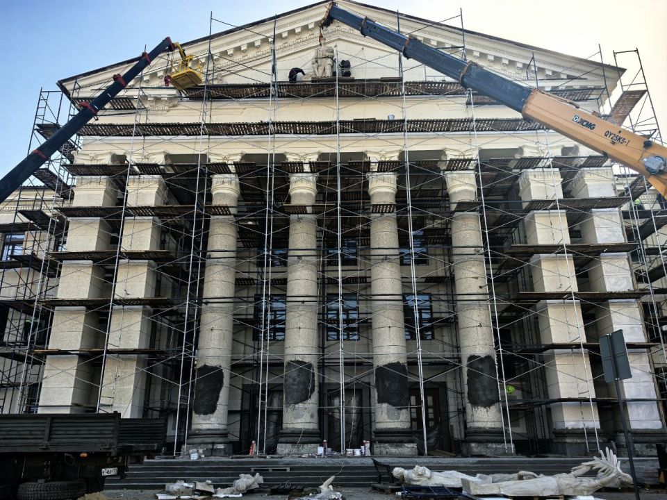 Сергей Козенко: В рамках специального инфраструктурного проекта в Краснодоне продолжаются масштабные работы по ремонту фасада Дворца культуры имени «Молодой гвардии» — одного из главных культурных центров города Сергей Козенко: В рамках специального инфраструктурного проекта в Краснодоне продолжаются масштабные работы по ремонту фасада Дворца культуры имени «Молодой гвардии» — одного из главных культурных центров города