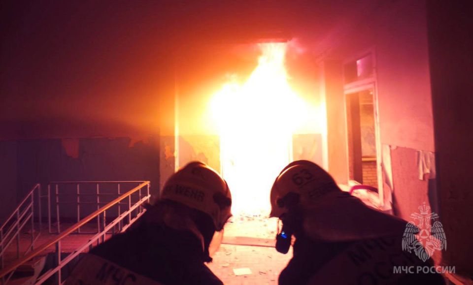 Кадры тушения с места пожара Кадры тушения с места пожара