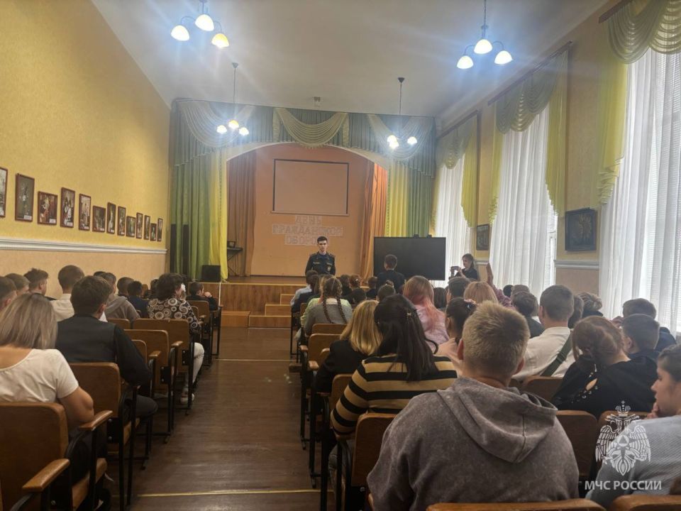 Если вдруг пожар увидел ты, в МЧС скорей звони! Если вдруг пожар увидел ты, в МЧС скорей звони!