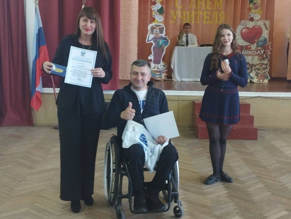 ПОЗДРАВЛЕНИЕ С ДНЁМ УЧИТЕЛЯ В КРАСНОМ ЛУЧЕ ПОЗДРАВЛЕНИЕ С ДНЁМ УЧИТЕЛЯ В КРАСНОМ ЛУЧЕ