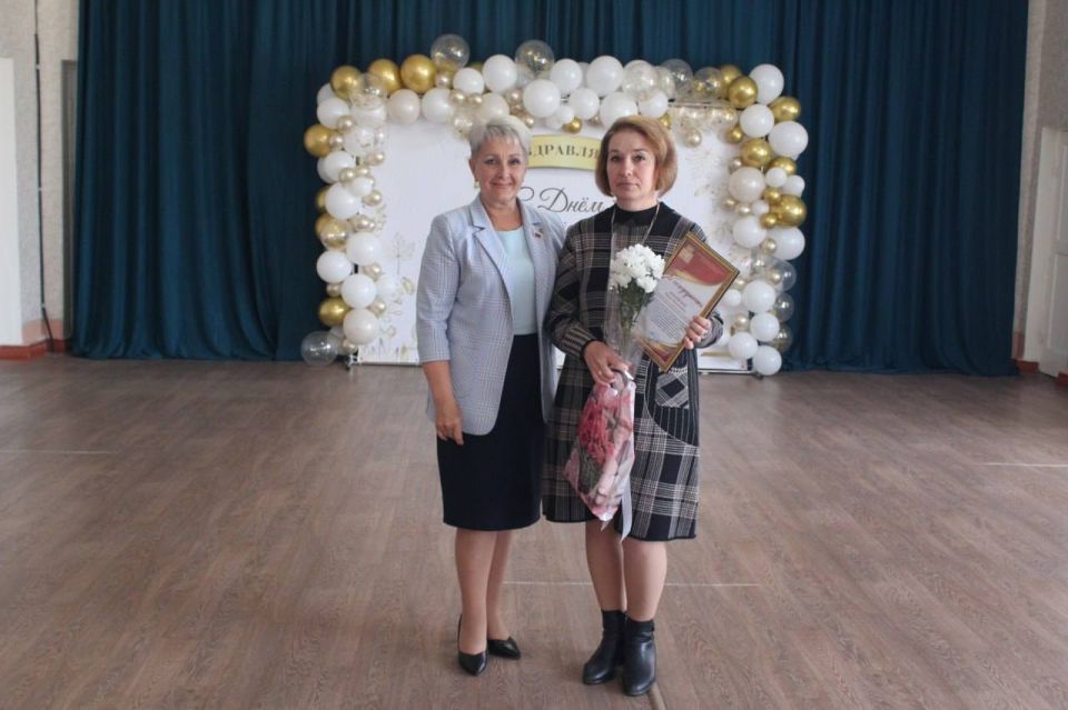 Светлана Гизай: В Лотиковской школе вместе с Председателем Совета округа, замсекретаря Славяносербского отделения "Единой России" Антониной Гречишкиной и Главой муниципалитета Сергеем Крамаренко приняли участие в... Светлана Гизай: В Лотиковской школе вместе с Председателем Совета округа, замсекретаря Славяносербского отделения "Единой России" Антониной Гречишкиной и Главой муниципалитета Сергеем Крамаренко приняли участие в...