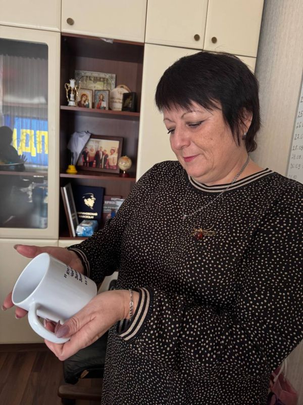 В канун дня учителя. Стахановское отделение ЛДПР от души поздравило представителей прекрасной и важной профессии В канун дня учителя. Стахановское отделение ЛДПР от души поздравило представителей прекрасной и важной профессии