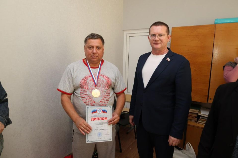 Победителем чемпионата ЛНР по стоклеточным (международным) шашкам среди мужчин стал Роман Огиенко, среди же женщин - Любовь Москвиченко Победителем чемпионата ЛНР по стоклеточным (международным) шашкам среди мужчин стал Роман Огиенко, среди же женщин - Любовь Москвиченко