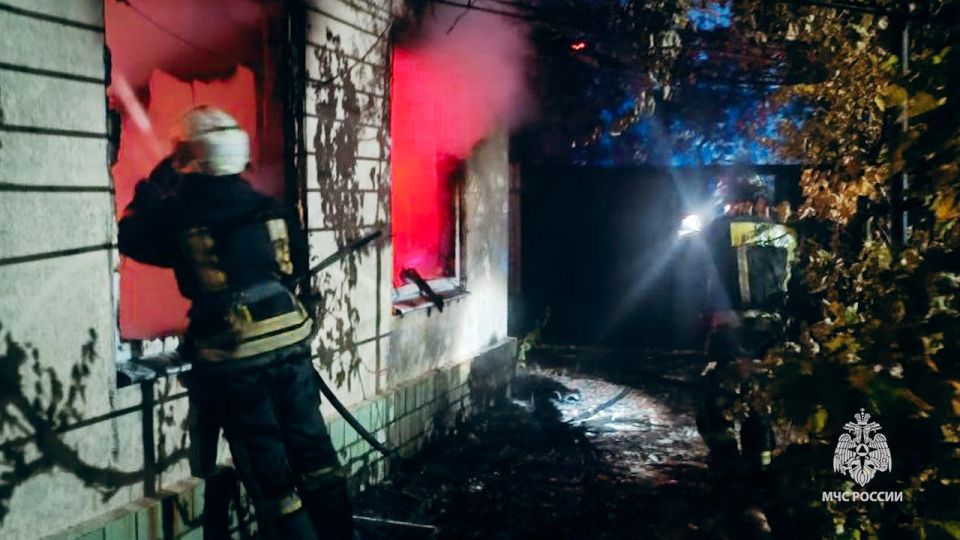 Жилой дом сгорел в садовом товариществе из-за короткого замыкания Жилой дом сгорел в садовом товариществе из-за короткого замыкания