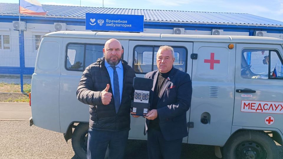 Депутат Государственной Думы РФ В.П. Водолацкий совместно с Секретарем Луганского регионального отделения партии «ЕДИНАЯ РОССИЯ» Д.Н. Мирошниченко передали средство радиоэлектронной борьбы для скорой помощи Кременского МО... Депутат Государственной Думы РФ В.П. Водолацкий совместно с Секретарем Луганского регионального отделения партии «ЕДИНАЯ РОССИЯ» Д.Н. Мирошниченко передали средство радиоэлектронной борьбы для скорой помощи Кременского МО...