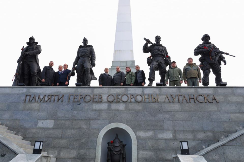Представители Народного Совета и делегация Заксобрания Санкт-Петербурга возложили цветы у мемориального комплекса «Острая Могила» (фоторепортаж) Представители Народного Совета и делегация Заксобрания Санкт-Петербурга возложили цветы у мемориального комплекса «Острая Могила» (фоторепортаж)