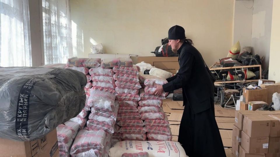 Жители Славяносербского округа начали получать гуманитарную помощь из Алтайского края Жители Славяносербского округа начали получать гуманитарную помощь из Алтайского края