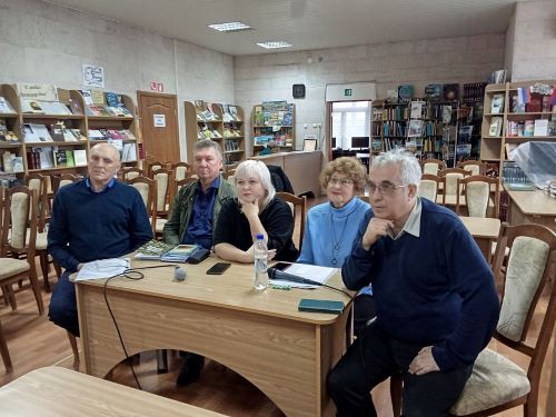 В Луганской молодёжной библиотеке состоялась онлайн-встреча – «Мост дружбы» писателей города Кирова (Вятка) и писателей Луганской Народной Республики В Луганской молодёжной библиотеке состоялась онлайн-встреча – «Мост дружбы» писателей города Кирова (Вятка) и писателей Луганской Народной Республики