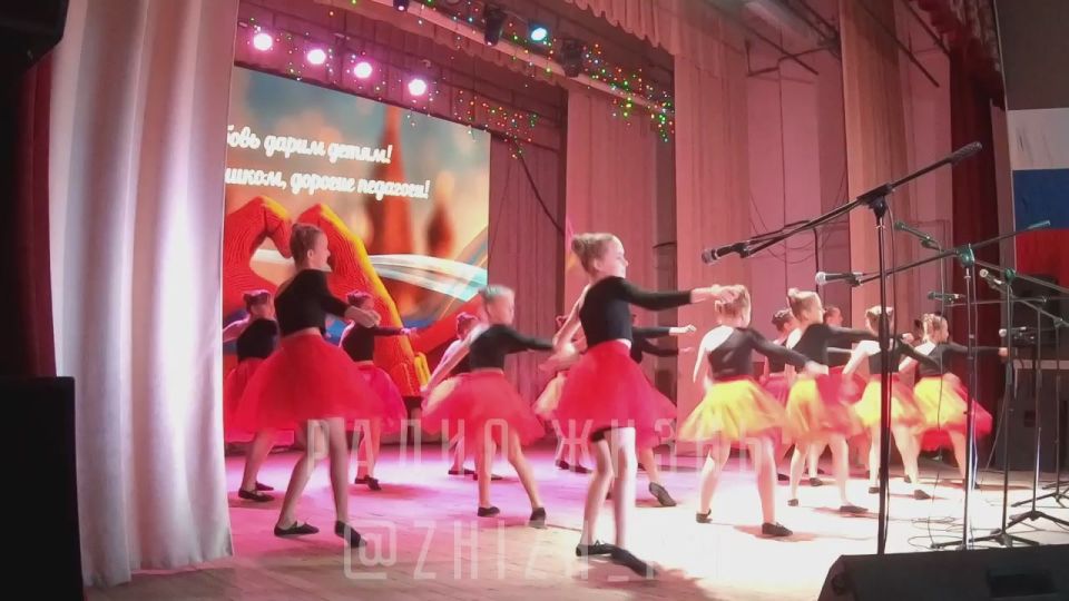 Новости Жизни!. В Белокуракинском муниципальном округе состоялся праздничный концерт по случаю Дня учителя