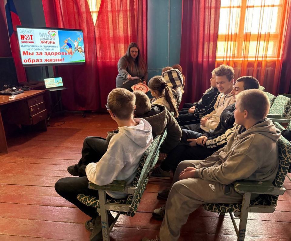 В ДК им. Т. Г. Шевченко пгт Большекаменка проведен тематический час «Жизнь без наркотиков» В ДК им. Т. Г. Шевченко пгт Большекаменка проведен тематический час «Жизнь без наркотиков»