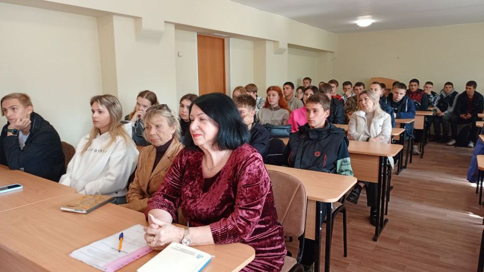 Студенты Северодонецка учатся безопасности: урок от "ЕДИНОЙ РОССИИ" по обнаружению взрывоопасных предметов Студенты Северодонецка учатся безопасности: урок от "ЕДИНОЙ РОССИИ" по обнаружению взрывоопасных предметов