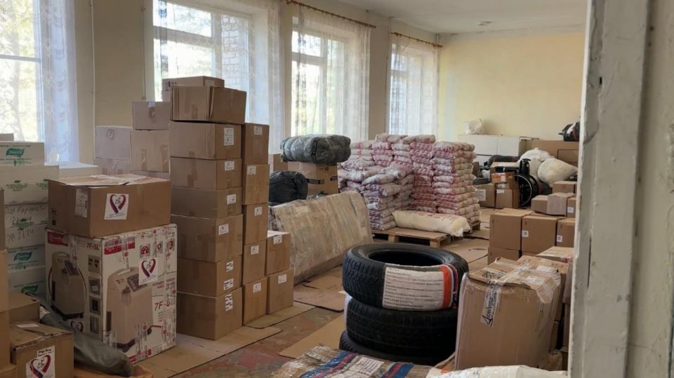 Жители Славяносербского округа начали получать гуманитарную помощь из Алтайского края Жители Славяносербского округа начали получать гуманитарную помощь из Алтайского края