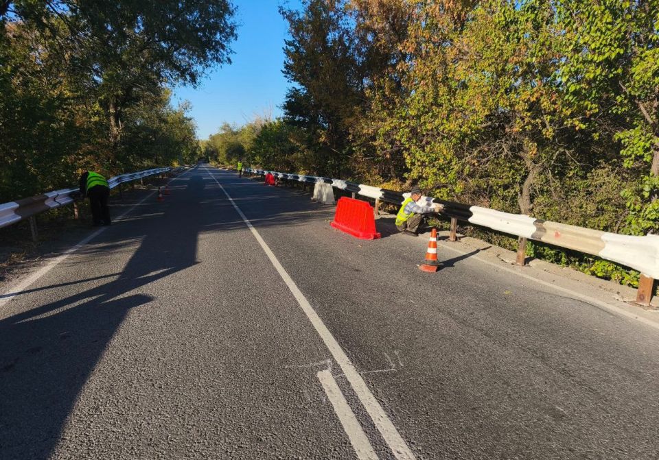 С заботой о водителях: на автодороге Белое — Лутугино завершено комплексное обновление мостового барьерного ограждения С заботой о водителях: на автодороге Белое — Лутугино завершено комплексное обновление мостового барьерного ограждения