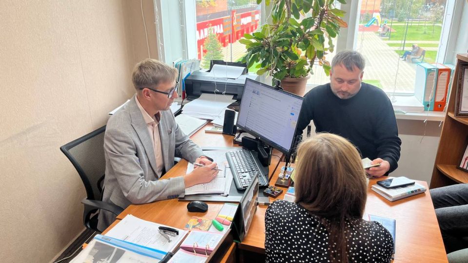 Альберт Зинченко: Сегодня заместитель Главы Станично-Луганского муниципального округа Андрей Бидлюченко провел рабочее совещание с начальниками отделов Администрации Станично-Луганского муниципального округа ЛНР Альберт Зинченко: Сегодня заместитель Главы Станично-Луганского муниципального округа Андрей Бидлюченко провел рабочее совещание с начальниками отделов Администрации Станично-Луганского муниципального округа ЛНР