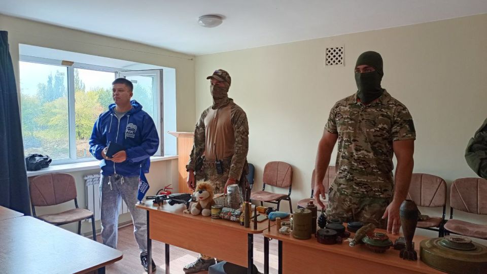 Студенты Северодонецка учатся безопасности: урок от "ЕДИНОЙ РОССИИ" по обнаружению взрывоопасных предметов Студенты Северодонецка учатся безопасности: урок от "ЕДИНОЙ РОССИИ" по обнаружению взрывоопасных предметов