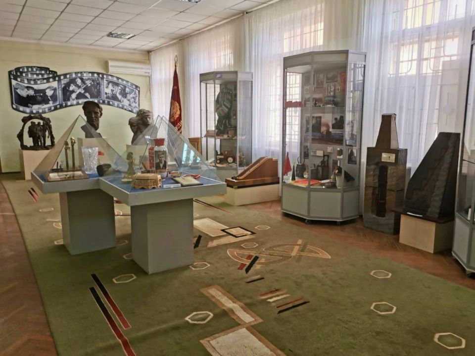 Городской историко-художественный музей Стаханова в получил новое экспозиционное оборудование Городской историко-художественный музей Стаханова в получил новое экспозиционное оборудование