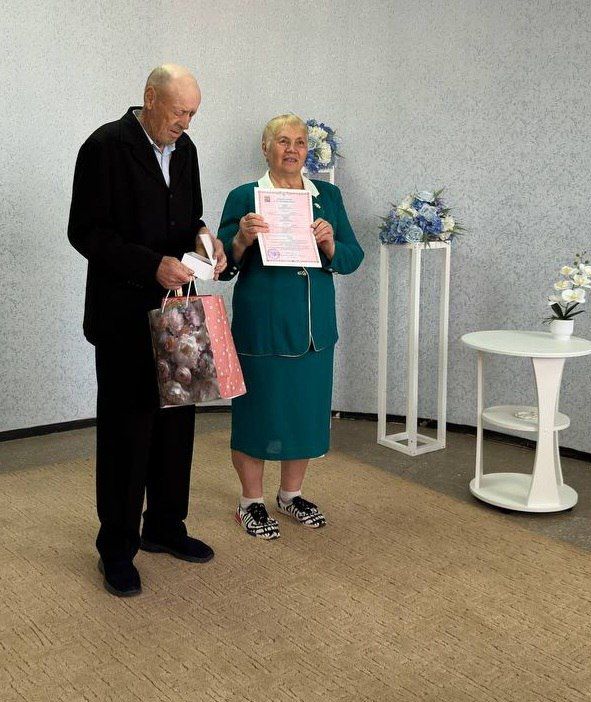 Супругов Тодоровых поздравили с полувековым юбилеем совместной жизни Супругов Тодоровых поздравили с полувековым юбилеем совместной жизни