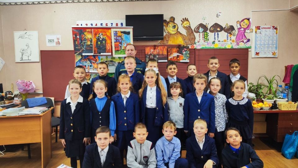 В Лутугинской средней школе №2 прошел Всероссийский открытый урок по безопасности В Лутугинской средней школе №2 прошел Всероссийский открытый урок по безопасности