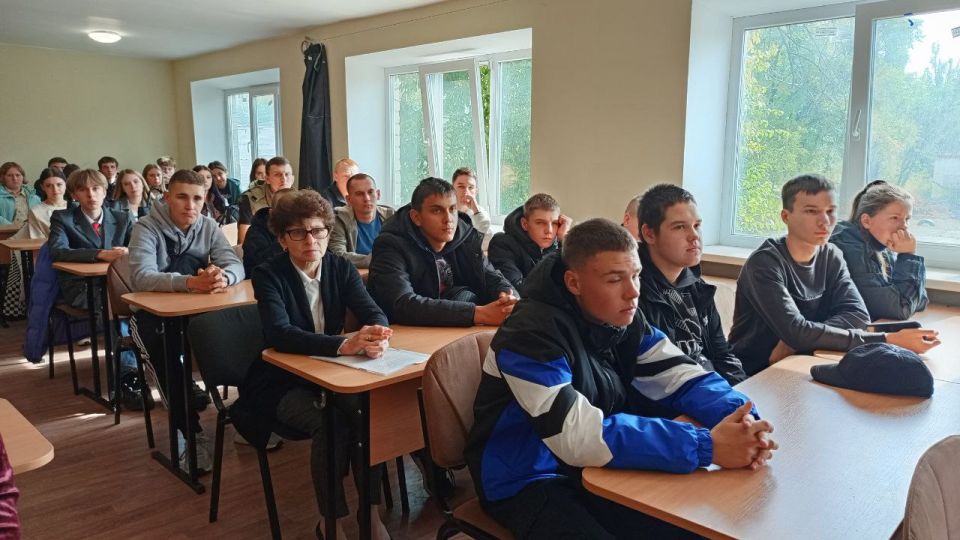 Сегодня в Северодонецком технологическом институте и Колледже СТИ прошёл важнейший урок по безопасности при обнаружении взрывоопасных предметов Сегодня в Северодонецком технологическом институте и Колледже СТИ прошёл важнейший урок по безопасности при обнаружении взрывоопасных предметов