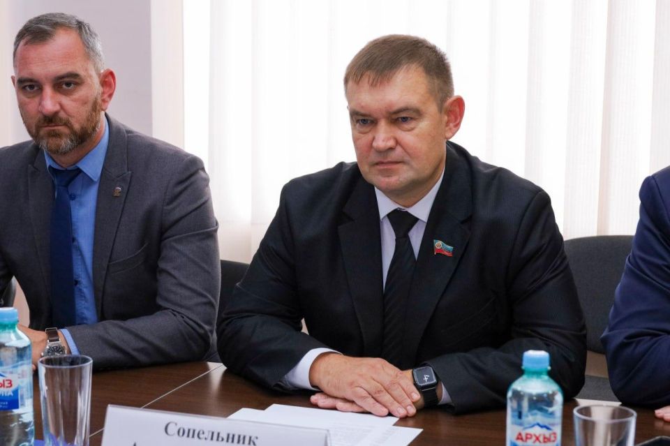 Депутаты Народного Совета ЛНР и Законодательного собрания Санкт-Петербурга на встрече в Луганске обсудили развитие межпарламентского взаимодействия Депутаты Народного Совета ЛНР и Законодательного собрания Санкт-Петербурга на встрече в Луганске обсудили развитие межпарламентского взаимодействия