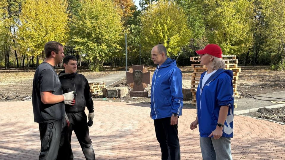 Народная программа: в рамках партийного проекта «Городская среда» в Красном Луче проводится реконструкция городского парка Народная программа: в рамках партийного проекта «Городская среда» в Красном Луче проводится реконструкция городского парка