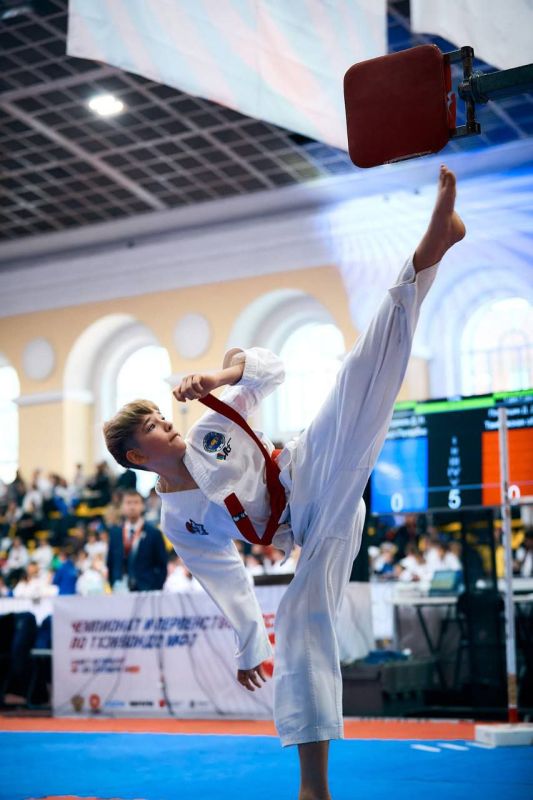 Луганские тхэквондисты привезли с Чемпионата России 7 медалей Луганские тхэквондисты привезли с Чемпионата России 7 медалей