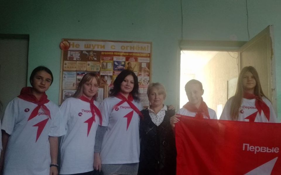 Активисты Движения Первых ГБОУ ЛНР "Рубежанская ОШ № 3" поздравляют учителей с профессиональным праздником -Днём УЧИТЕЛЯ! Мы ВАС любим, ценим, уважаем! Спасибо за Ваш труд и терпение!!! Активисты Движения Первых ГБОУ ЛНР "Рубежанская ОШ № 3" поздравляют учителей с профессиональным праздником -Днём УЧИТЕЛЯ! Мы ВАС любим, ценим, уважаем! Спасибо за Ваш труд и терпение!!!
