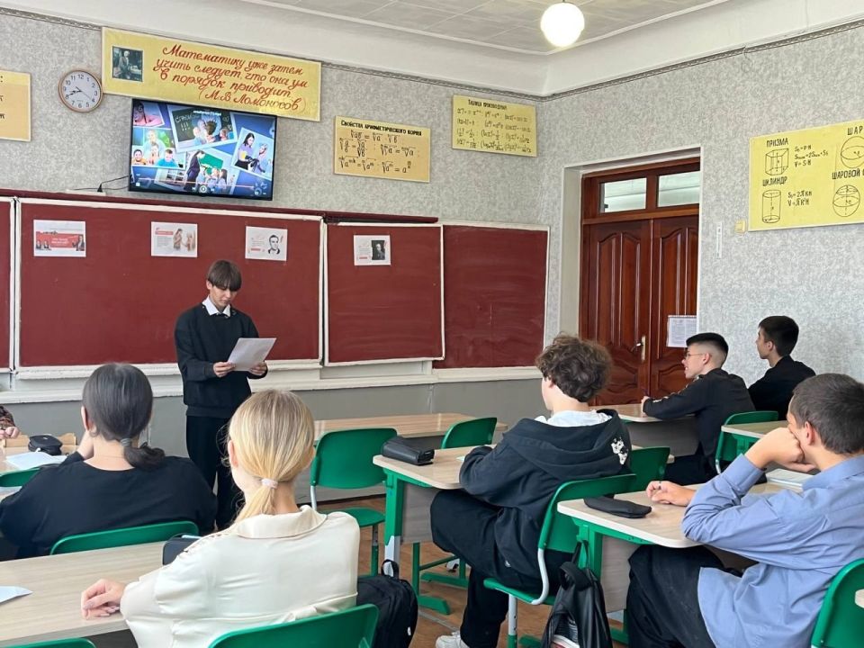 В Лутугинском муниципальном округе прошли очередные «Разговоры о важном» В Лутугинском муниципальном округе прошли очередные «Разговоры о важном»