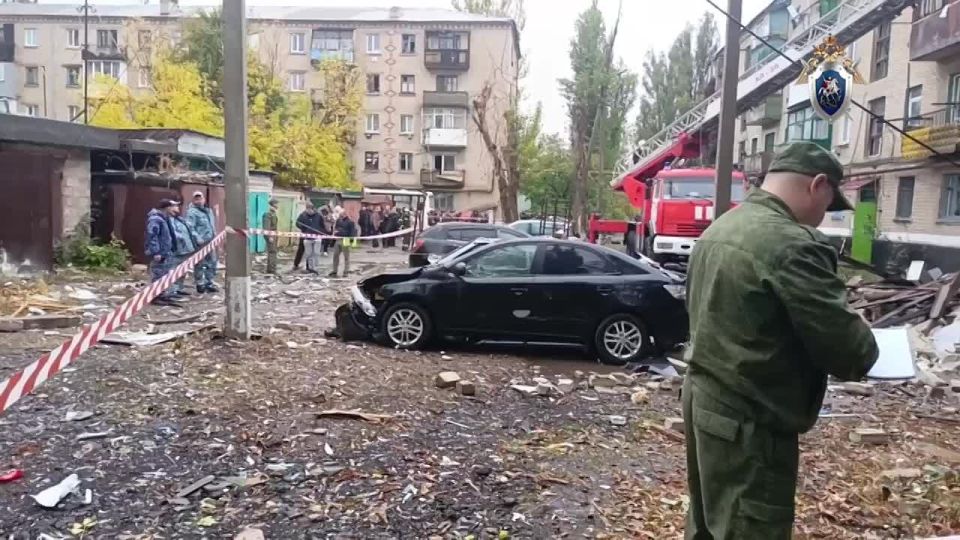 В Красном Луче возбуждено уголовное дело по факту обрушения кровли и двух этажей жилого дома