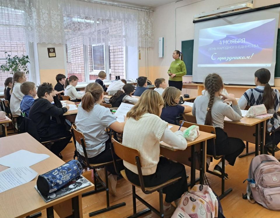 Школьники из Меловского округа ЛНР примут участие в онлайн-челлендже «РоссияВНашемСердце» Школьники из Меловского округа ЛНР примут участие в онлайн-челлендже «РоссияВНашемСердце»