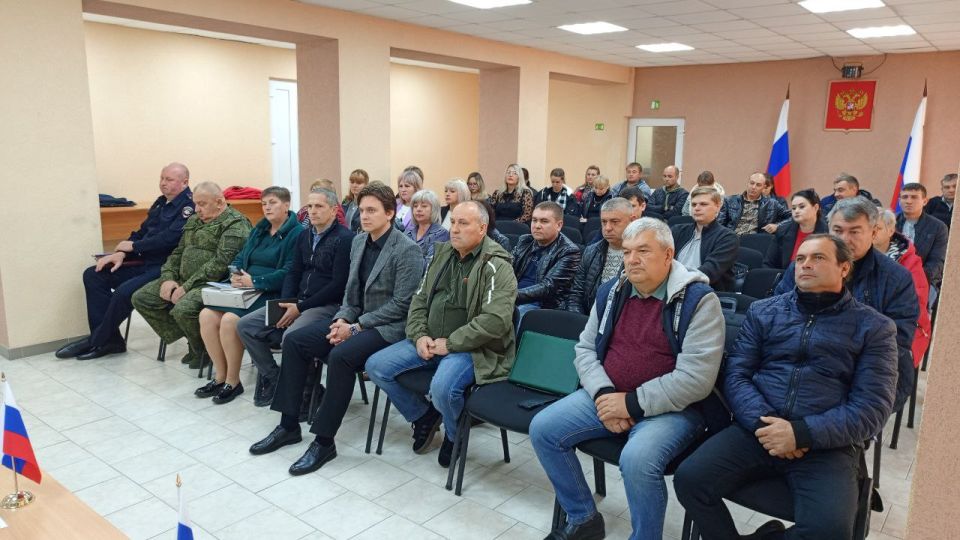 В Администрации Беловодского МО состоялось очередное аппаратное совещание, на котором обсудили актуальные вопросы социально-экономического развития округа, а также меры по обеспечению безопасности и повышения уровня жизни... В Администрации Беловодского МО состоялось очередное аппаратное совещание, на котором обсудили актуальные вопросы социально-экономического развития округа, а также меры по обеспечению безопасности и повышения уровня жизни...