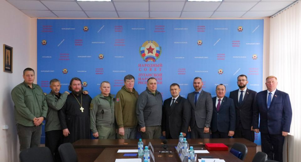Народный Совет ЛНР посетила делегация Заксобрания Санкт-Петербурга Народный Совет ЛНР посетила делегация Заксобрания Санкт-Петербурга