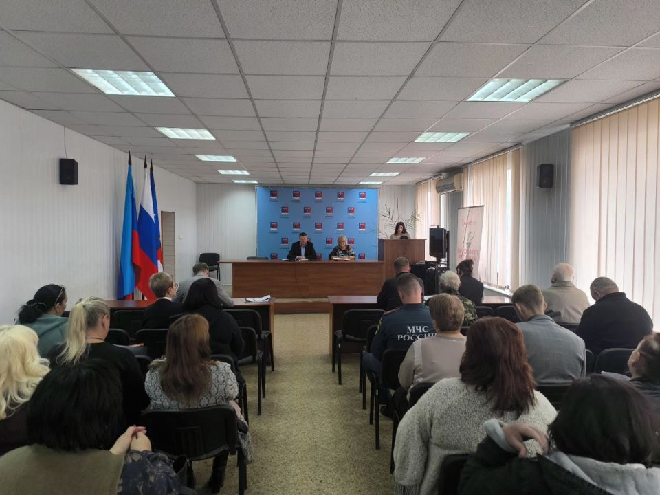 Альберт Зинченко: Сегодня Первый заместитель Главы Станично-Луганского МО Владимир Макеев совместно с председателем Совета Станично-Луганского муниципального округа Татьяной Пономаревой провели аппаратное совещание с... Альберт Зинченко: Сегодня Первый заместитель Главы Станично-Луганского МО Владимир Макеев совместно с председателем Совета Станично-Луганского муниципального округа Татьяной Пономаревой провели аппаратное совещание с...
