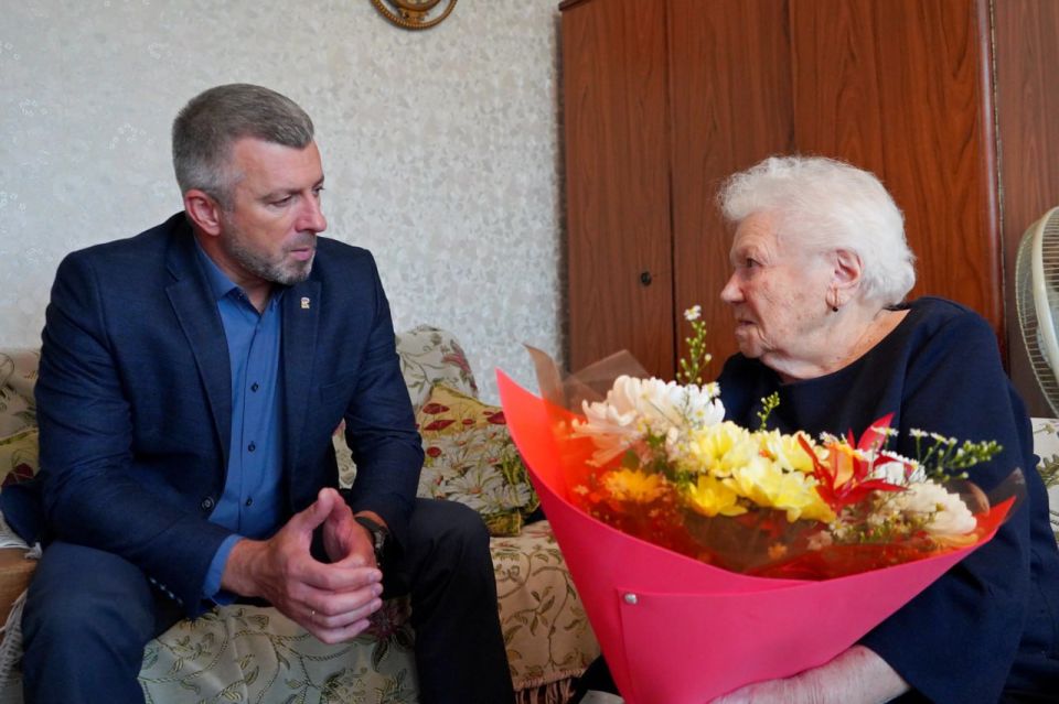 Андрей Сухачев: Сегодня поздравления с днём рождения принимает Надежда Ивановна Крылова Андрей Сухачев: Сегодня поздравления с днём рождения принимает Надежда Ивановна Крылова