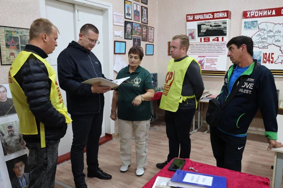 Депутаты Народного Совета ЛНР взяли на контроль решение ряда проблемных вопросов граждан и оказали адресную гуманитарную помощь жителям республики Депутаты Народного Совета ЛНР взяли на контроль решение ряда проблемных вопросов граждан и оказали адресную гуманитарную помощь жителям республики