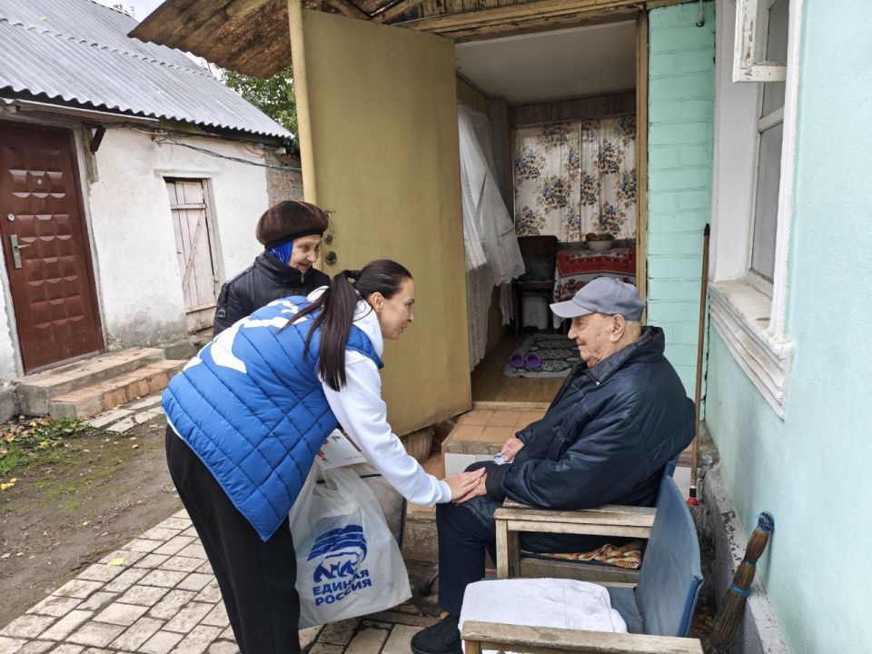 Алёна Лумеровская: Сегодня, в день рождения Президента Российской Федерации Владимира Владимировича Путина, приняла участие в эстафете добрых дел партии «Единая Россия» и в серии тёплых встреч Алёна Лумеровская: Сегодня, в день рождения Президента Российской Федерации Владимира Владимировича Путина, приняла участие в эстафете добрых дел партии «Единая Россия» и в серии тёплых встреч