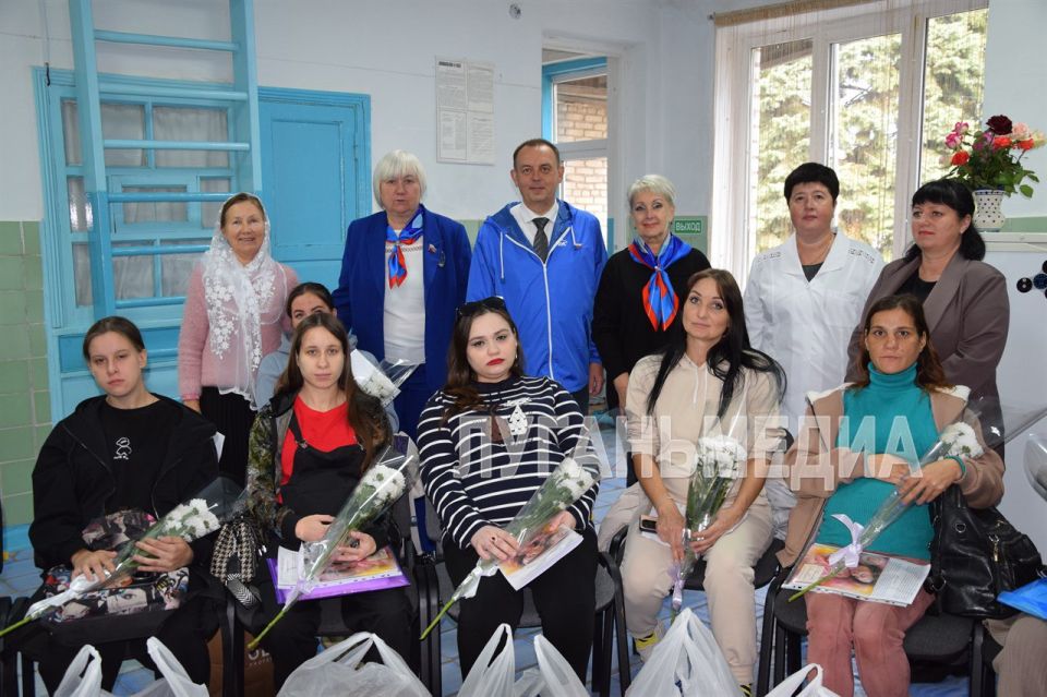 В рамках эстафеты добрых дел «Добрые дела – лучший подарок президенту» активисты «Единой России» передали помощь будущим мамам В рамках эстафеты добрых дел «Добрые дела – лучший подарок президенту» активисты «Единой России» передали помощь будущим мамам