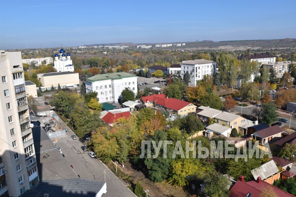 В Краснодоне отремонтирована кровля дома по адресу Микроцентр, 18 В Краснодоне отремонтирована кровля дома по адресу Микроцентр, 18