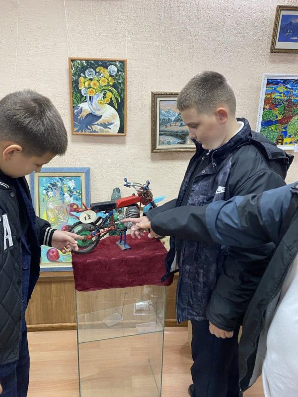 Андрей Рубанцов: Ровеньковские народные мастера провели экскурсию для школьников Андрей Рубанцов: Ровеньковские народные мастера провели экскурсию для школьников