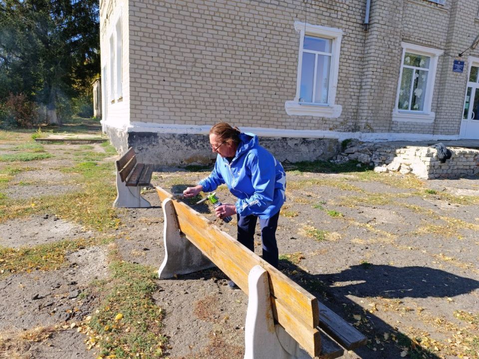«Марафон добрых дел»: Морозовка преображает детскую площадку в честь дня рождения Президента «Марафон добрых дел»: Морозовка преображает детскую площадку в честь дня рождения Президента