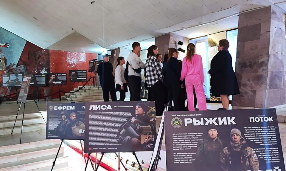 Сегодня, 7 октября 2025г., Алчевская школа № 7, Брянковская СШ № 9 и Штеровская школа № 28 приняли эстафету марафона, приуроченного к открытию обновленного Музейного комплекса Сегодня, 7 октября 2025г., Алчевская школа № 7, Брянковская СШ № 9 и Штеровская школа № 28 приняли эстафету марафона, приуроченного к открытию обновленного Музейного комплекса