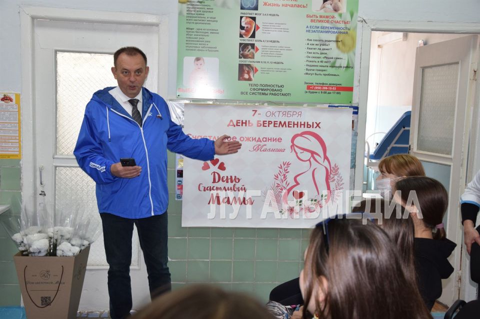 В рамках эстафеты добрых дел «Добрые дела – лучший подарок президенту» активисты «Единой России» передали помощь будущим мамам В рамках эстафеты добрых дел «Добрые дела – лучший подарок президенту» активисты «Единой России» передали помощь будущим мамам