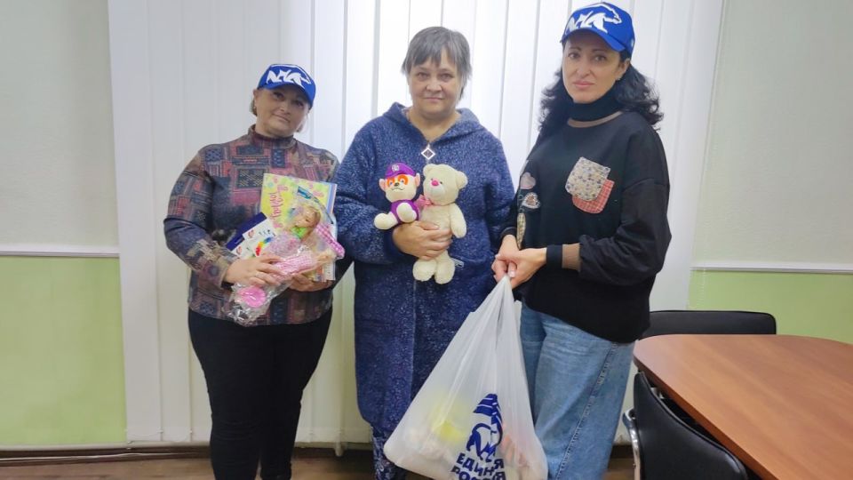 В рамках партийной эстафеты добрых дел, посвященной Дню Рождения Главы государства Владимира Путина, активисты партии «Единая Россия» продолжают оказывать помощь жителям Краснодонщины В рамках партийной эстафеты добрых дел, посвященной Дню Рождения Главы государства Владимира Путина, активисты партии «Единая Россия» продолжают оказывать помощь жителям Краснодонщины