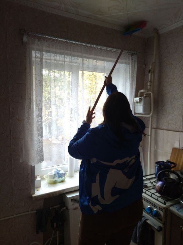 В Суходольске активисты Партии «Единая Россия» присоединились к эстафете добрых дел и оказали помощь по хозяйству ветерану труда Казначевской Нине Васильевне В Суходольске активисты Партии «Единая Россия» присоединились к эстафете добрых дел и оказали помощь по хозяйству ветерану труда Казначевской Нине Васильевне