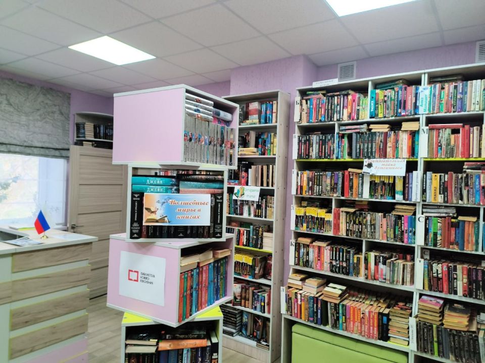 Волонтеры из Ленобласти передали книги в библиотеку Стаханова Волонтеры из Ленобласти передали книги в библиотеку Стаханова