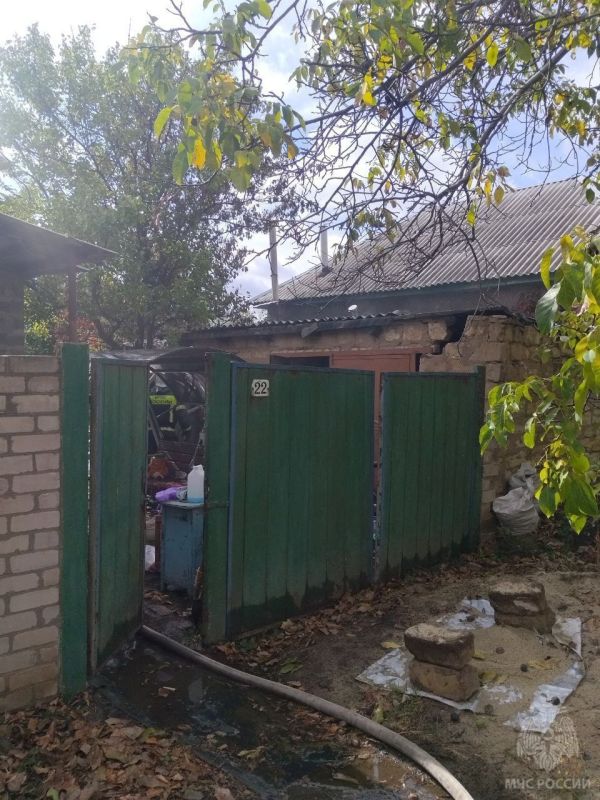 Предположительно, из-за короткого замыкания электропроводки пострадала беседка Предположительно, из-за короткого замыкания электропроводки пострадала беседка