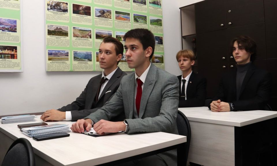 Клуб общественной дипломатии открыли на базе луганского вуза Клуб общественной дипломатии открыли на базе луганского вуза